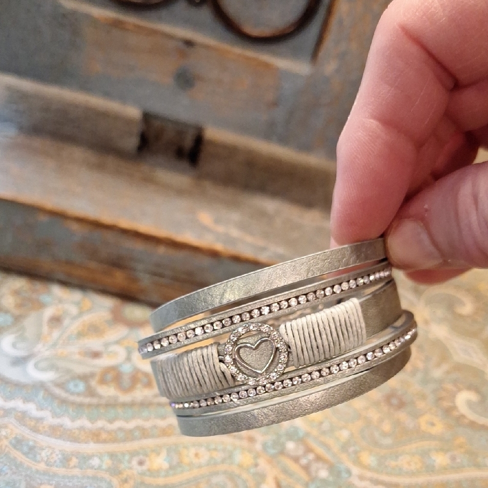 🔥🔥 HOT DEAL Silver and Gray Women's Bracelet.